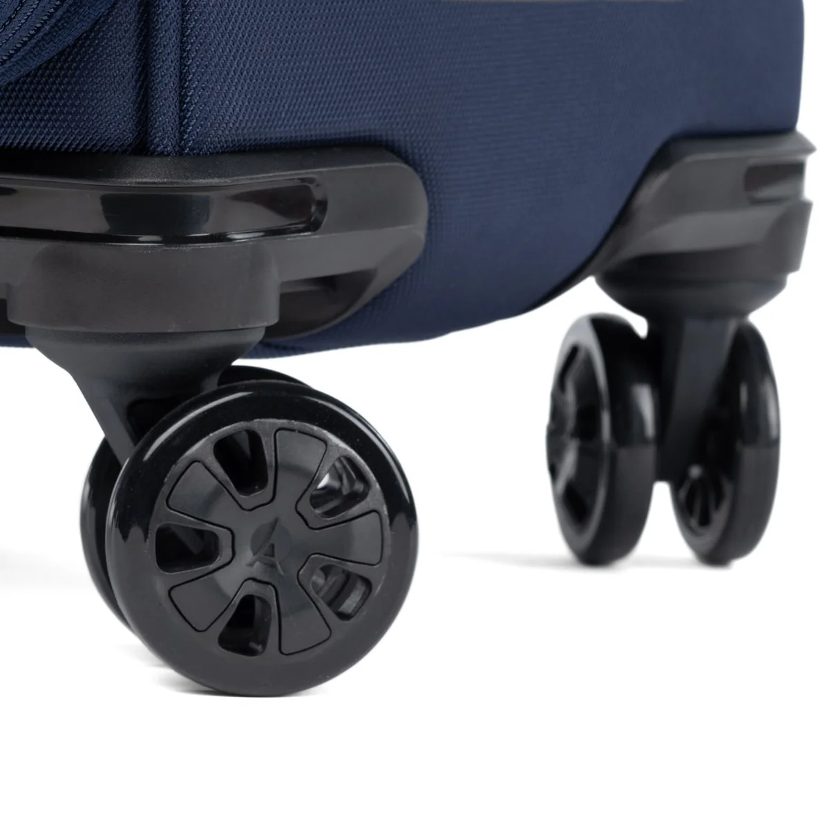 Crew™ Classic Medium Check-in Expandable Spinner - Image 35