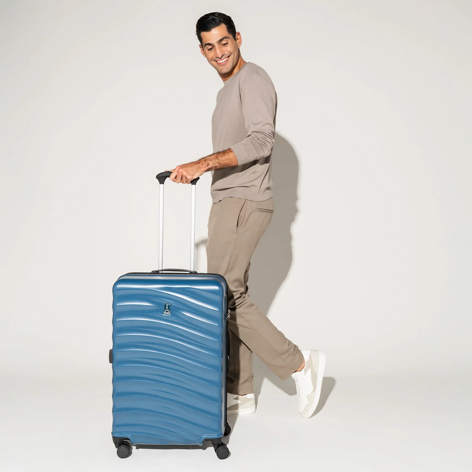 Maxlite® Air V2 Medium Check-In Hardside Spinner - Image 49