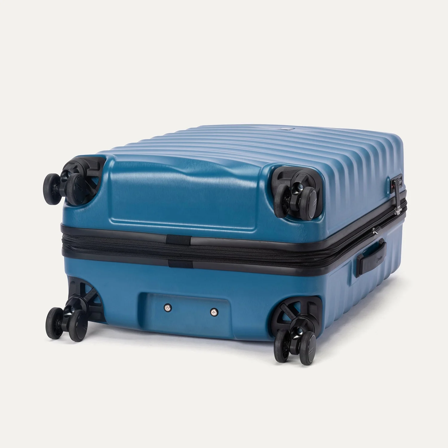Maxlite® Air V2 Medium Check-In Hardside Spinner - Image 6