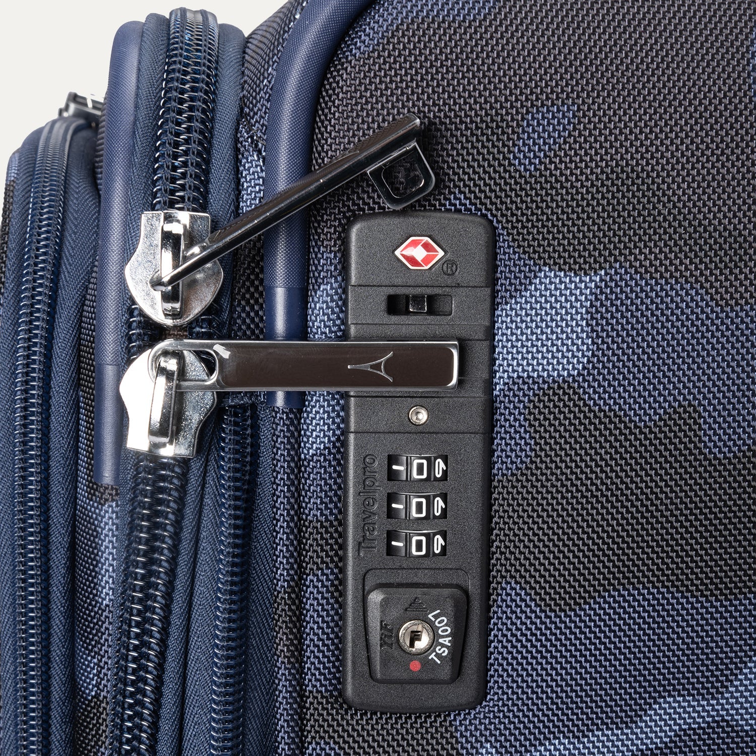 Platinum® Elite Medium Check-In Spinner - Camouflage - Image 8