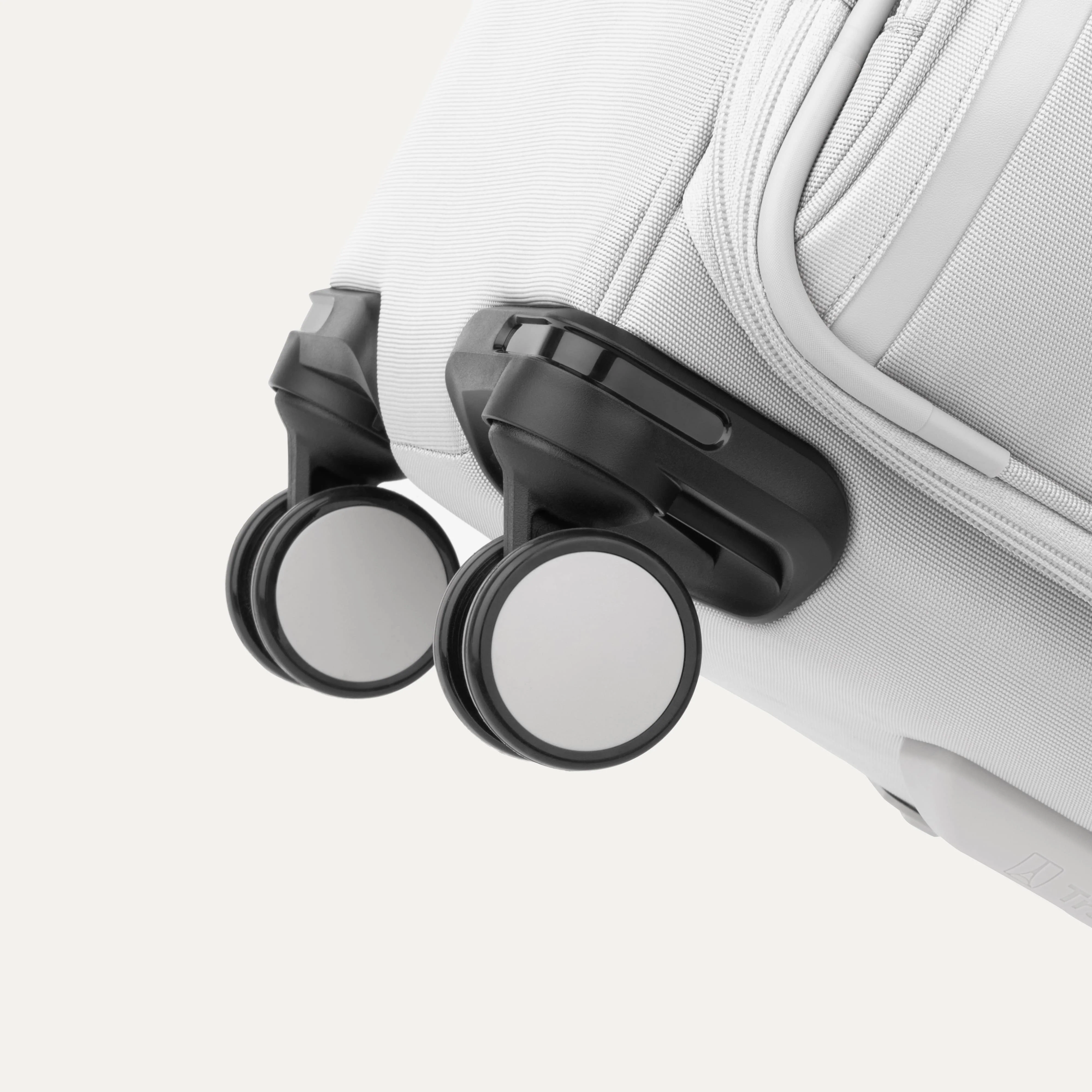 VersaPack®+ Medium Check-In Spinner - Image 35